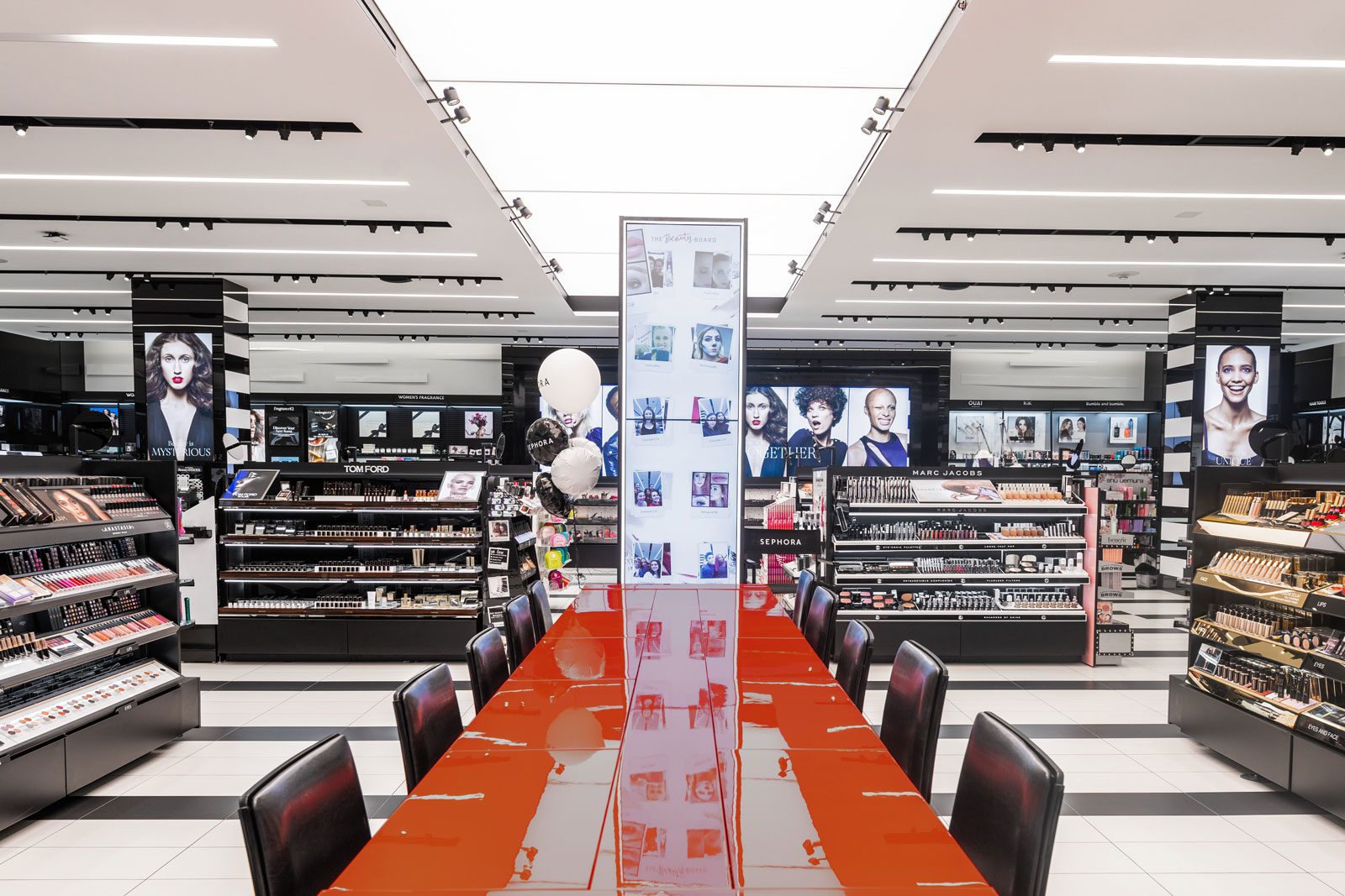 Immersive Illumination in Cosmetic Retail